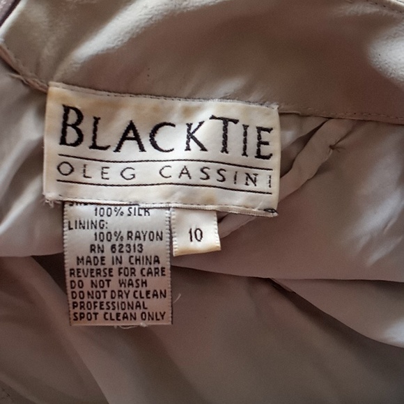 Georgous floor length entirely beaded silver gown... slight stained armpits... - Picture 4 of 6